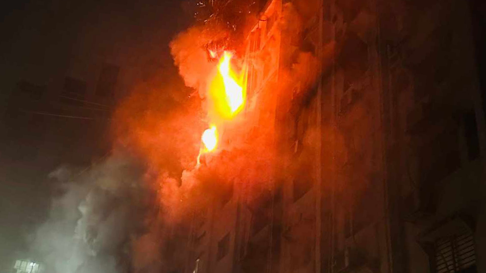 সচিবালয়ে আগুন, নিয়ন্ত্রণে ১৮ ইউনিট