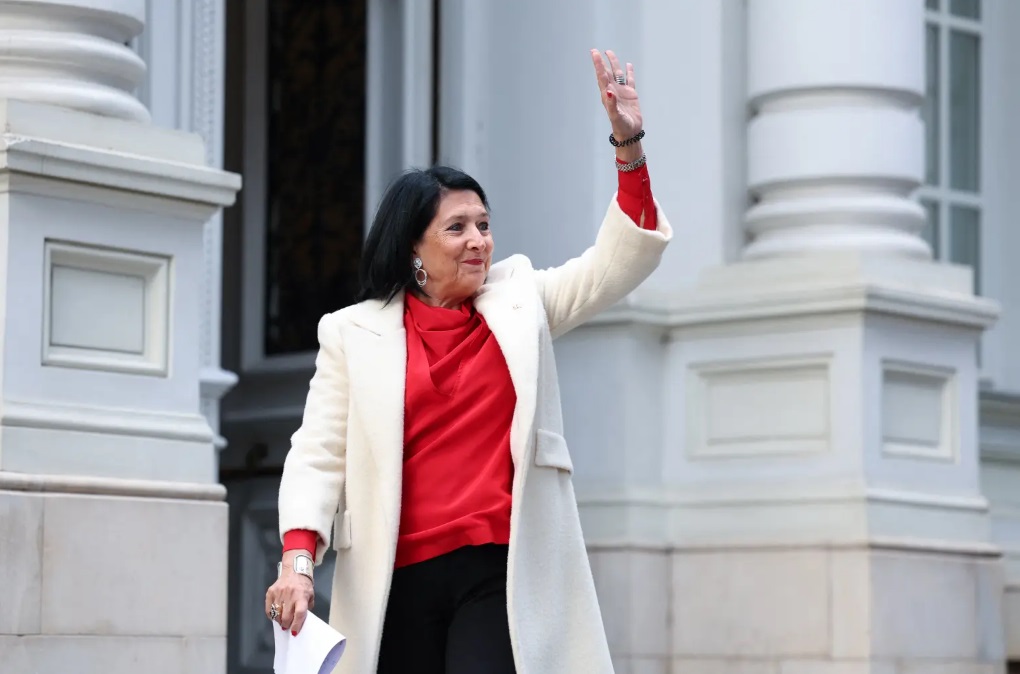 জর্জিয়ায় নতুন প্রেসিডেন্ট শপথ নিলেও দায়িত্ব ছাড়েননি বিদায়ী প্রেসিডেন্ট