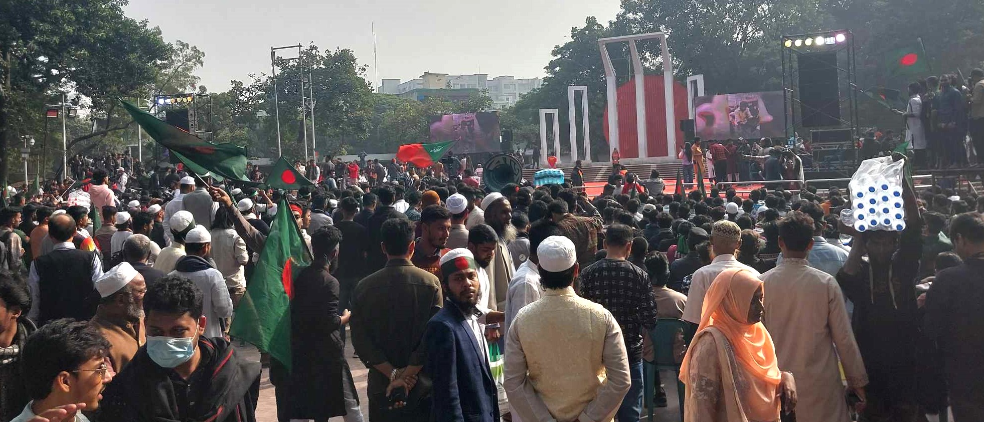 মার্চ ফর ইউনিটি: স্লোগানে স্লোগানে মুখর শহীদ মিনার এলাকা