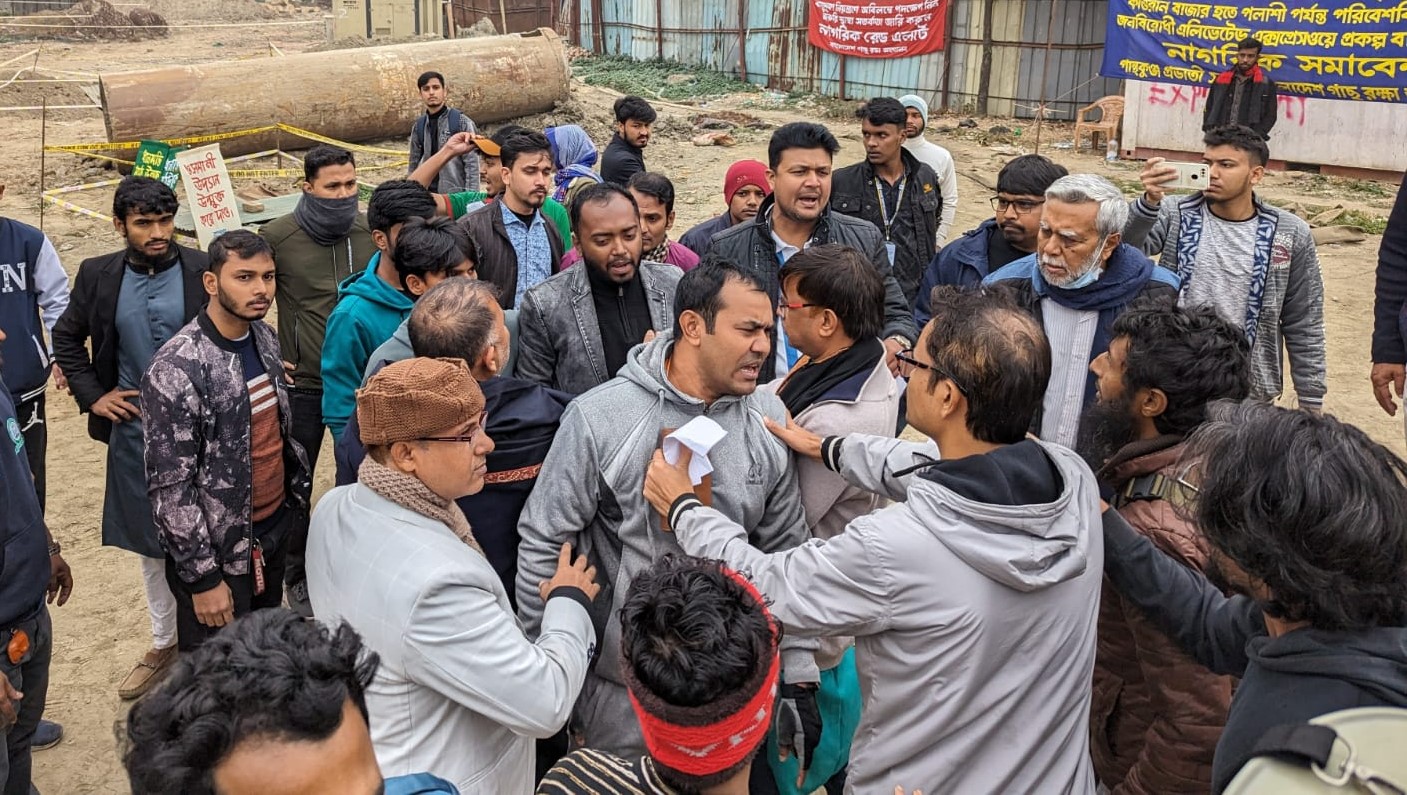 পান্থকুঞ্জ পার্ক রক্ষায় বিক্ষোভকারীদের এক পক্ষের ওপর আরেক পক্ষের হামলা