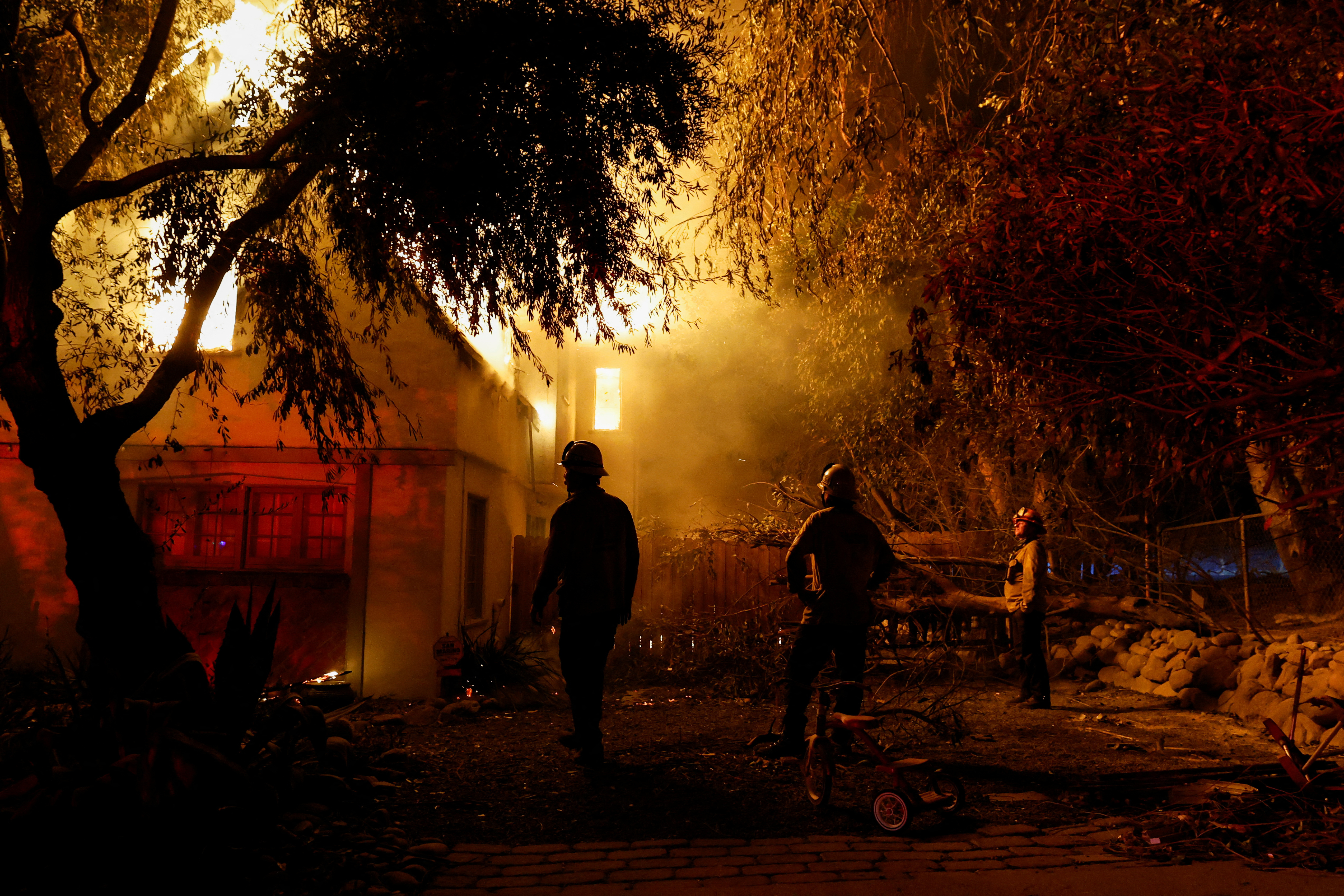 ক্যালিফোর্নিয়ায় ভয়াবহ দাবানলে মৃত ৫