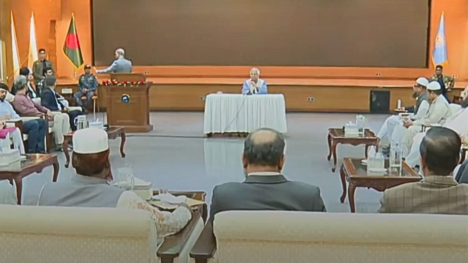 জুলাই ঘোষণাপত্র: প্রধান উপদেষ্টার সঙ্গে সর্বদলীয় বৈঠক শুরু