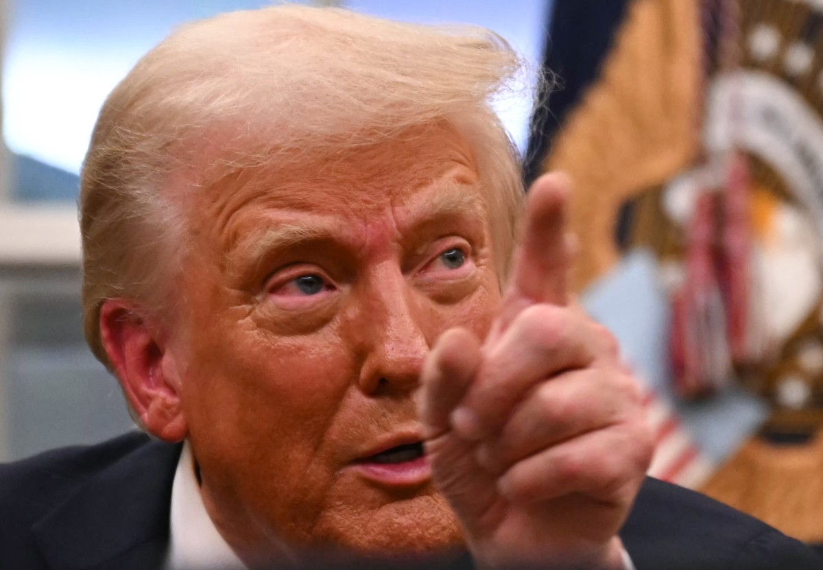 হোয়াইট হাউসের হাজারো কর্মী ছাঁটাই করবেন ট্রাম্প