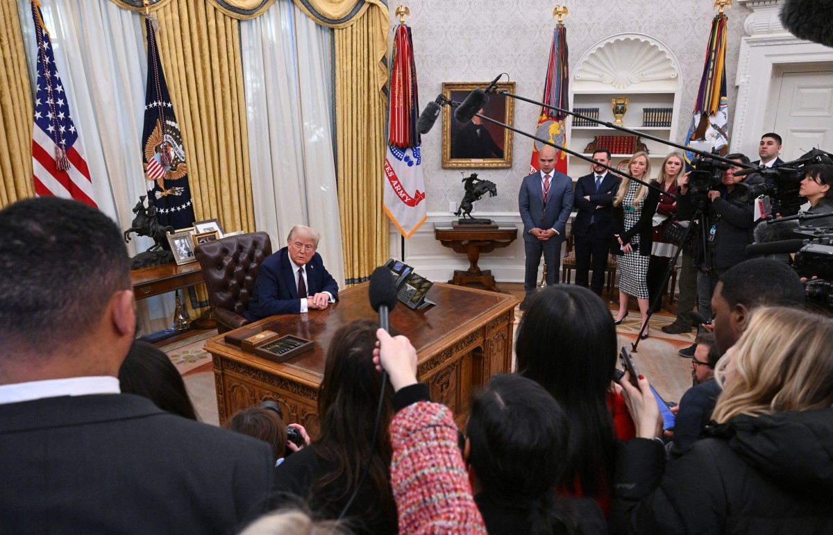 পরমাণু স্থাপনায় হামলা ছাড়াই ইরান-ইসরায়েল সংঘাত নিরসনের পক্ষে ট্রাম্প