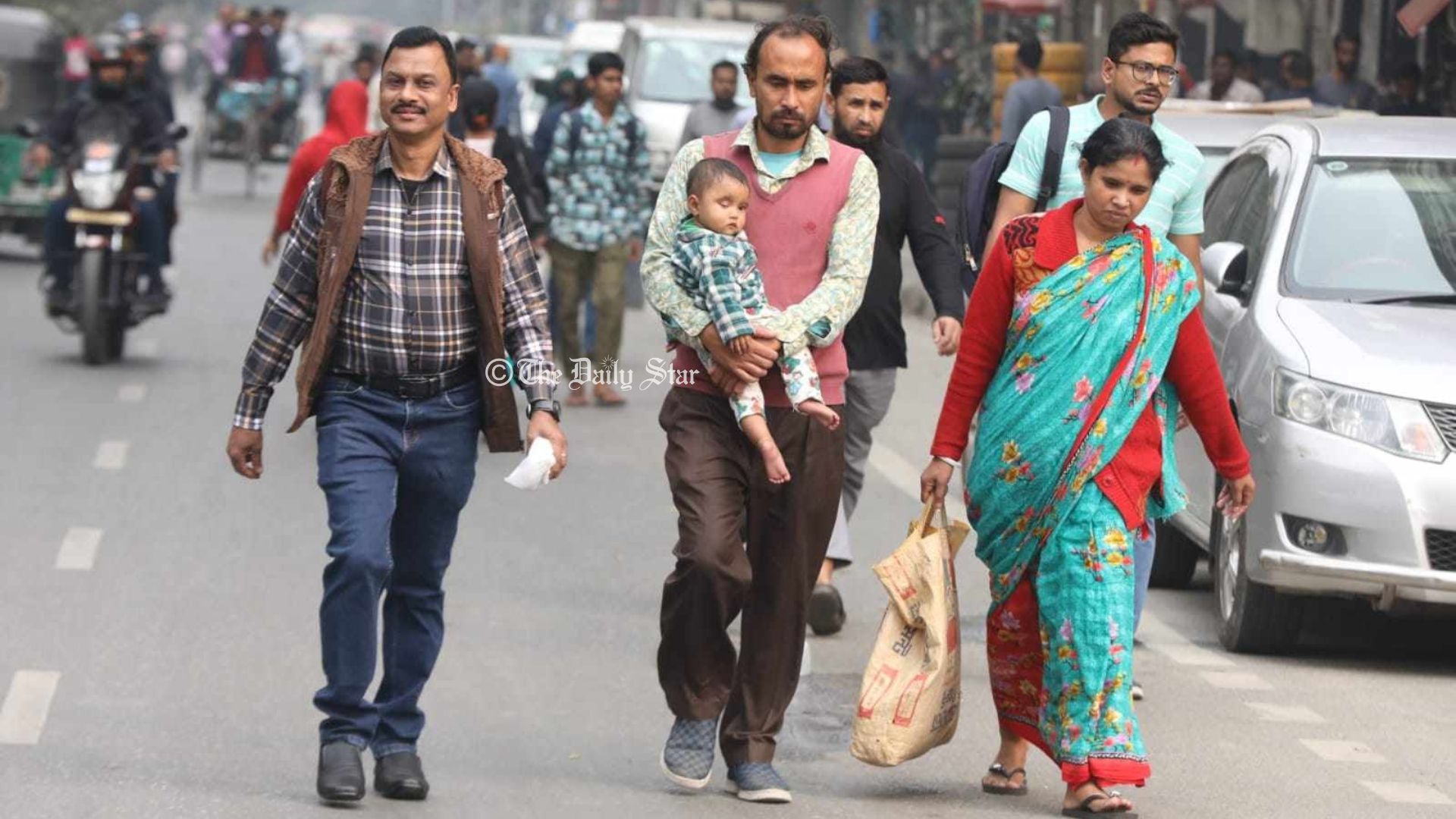 তিতুমীর কলেজ: সড়ক অবরোধে নাকাল অর্পিতাদের কী দোষ?