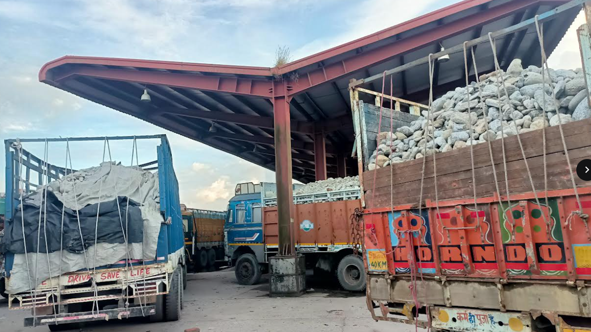 দাম বেশি, বুড়িমারী স্থলবন্দর দিয়ে পাথর আমদানি বন্ধ