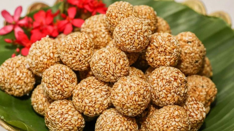 ১০ মিনিটে তিলের বল