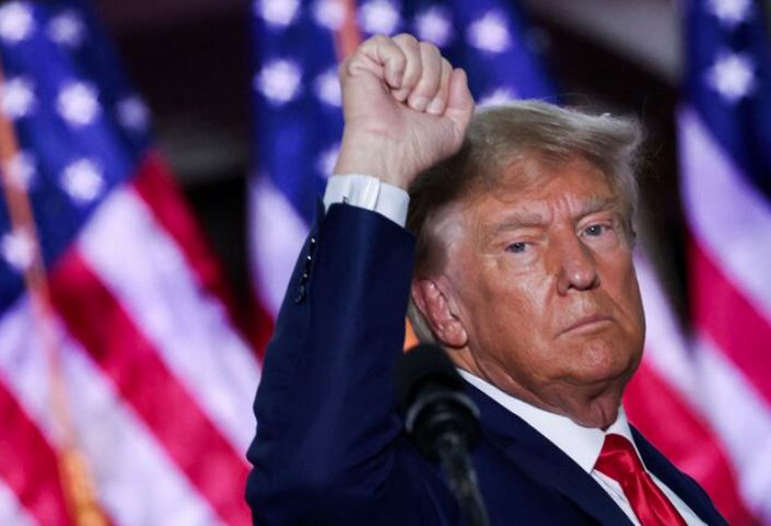 ট্রাম্প নিজের ‘ফাঁদেই’ ধরা পড়ছেন?