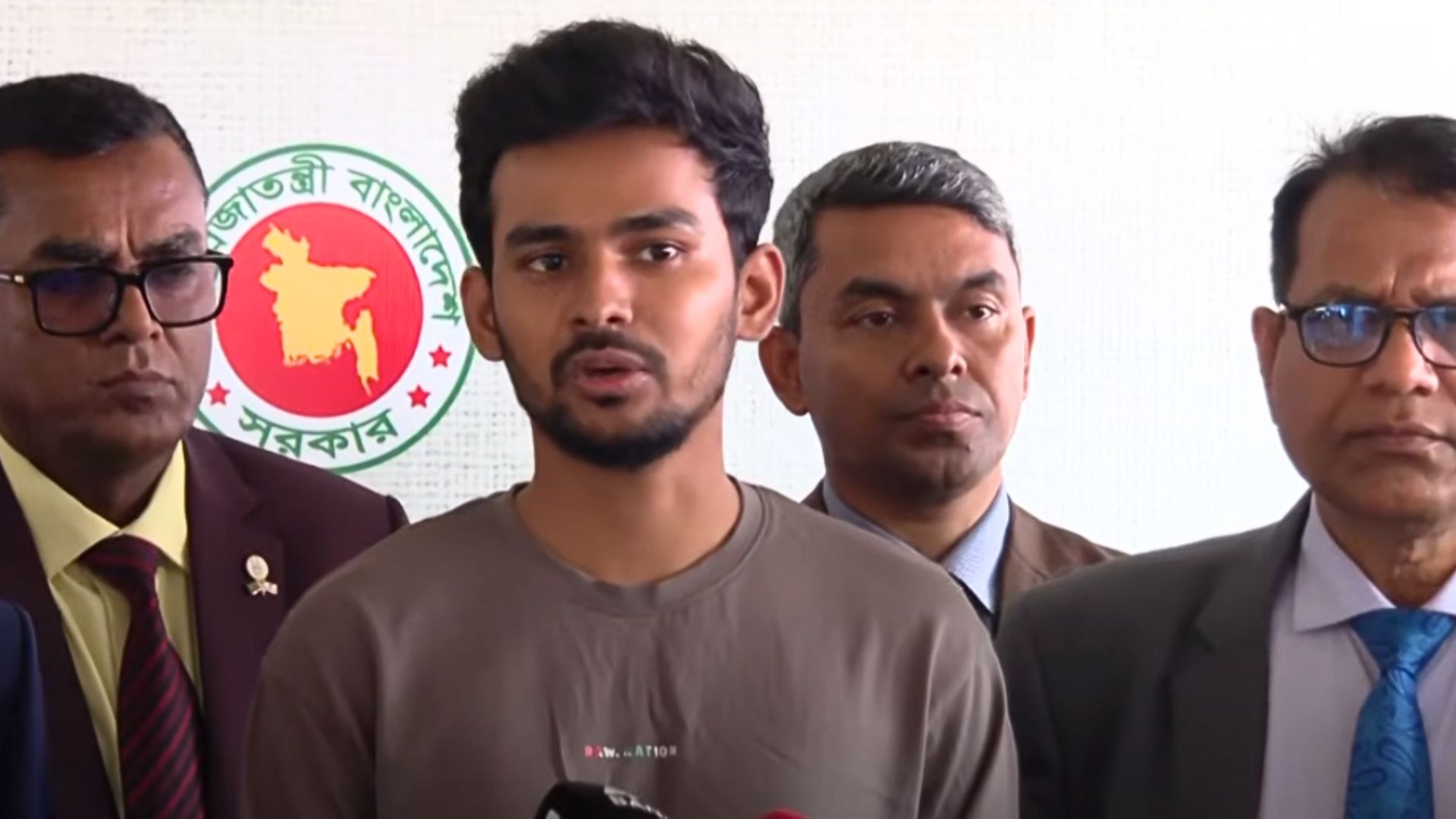 ‘অভিযুক্ত নন, আওয়ামী লীগের এমন কেউ নির্বাচন করতে চাইলে বাধা নেই’