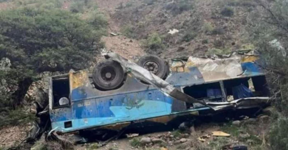 বলিভিয়ায় বাস খাদে পড়ে ৩১ জনের নিহত