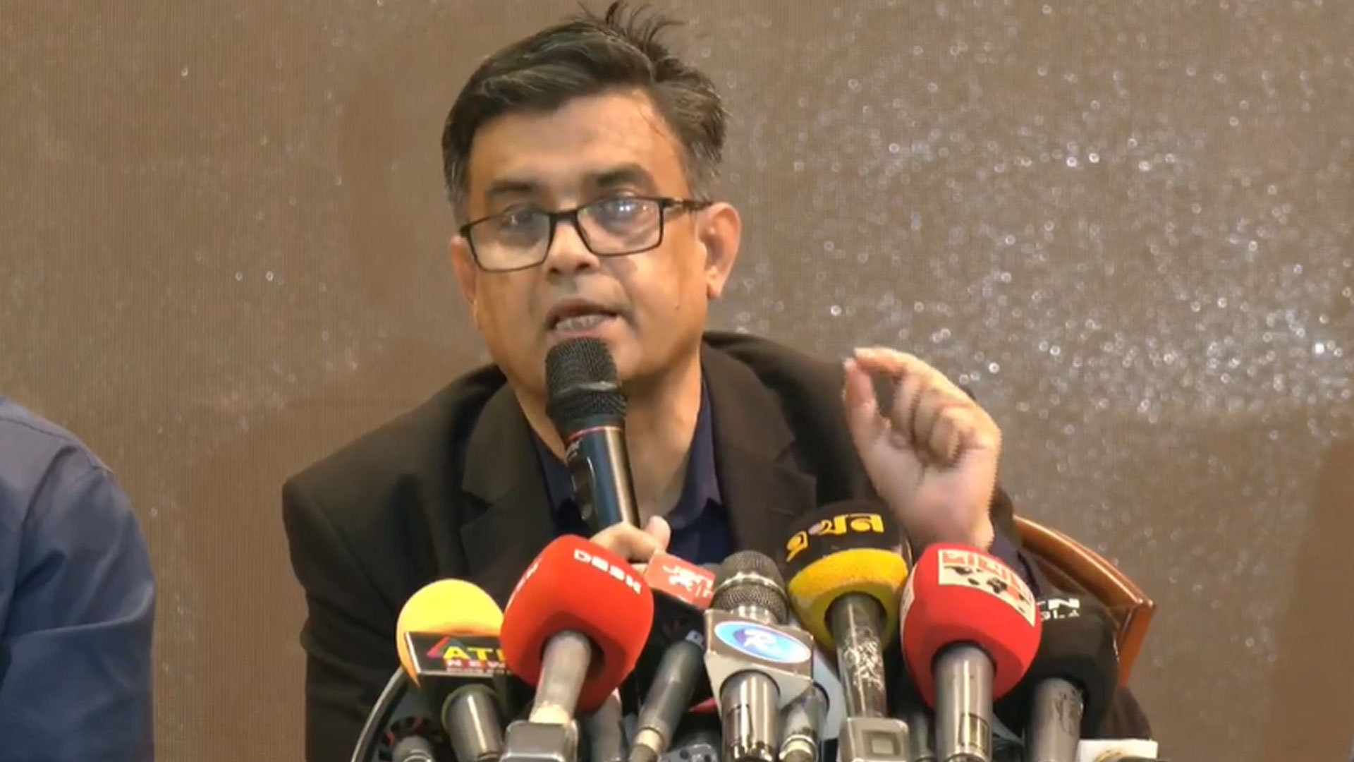 সরকার কোনো সাংবাদিককে চাকরিচ্যুত করতে বলছে না: প্রেস সচিব