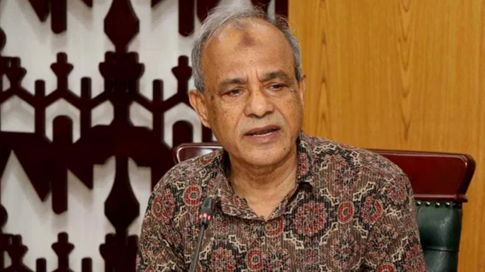 ভোরে ঢাকার ৪ থানা পরিদর্শন স্বরাষ্ট্র উপদেষ্টার