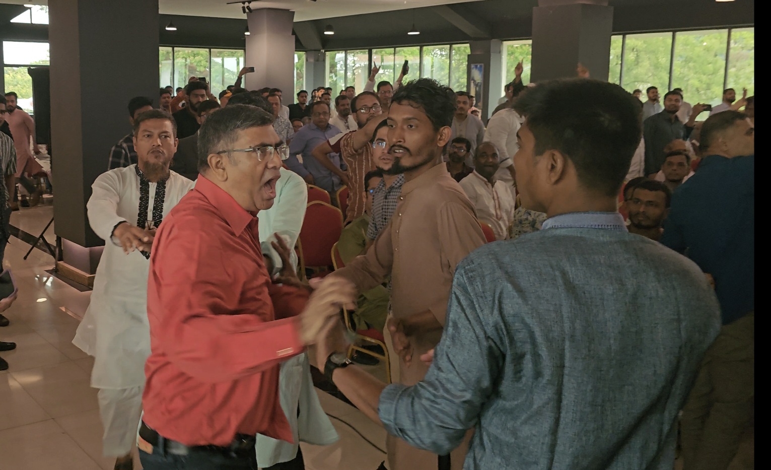 চবি অ্যালামনাই অ্যাসোসিয়েশনের কমিটি নিয়ে হট্টগোল