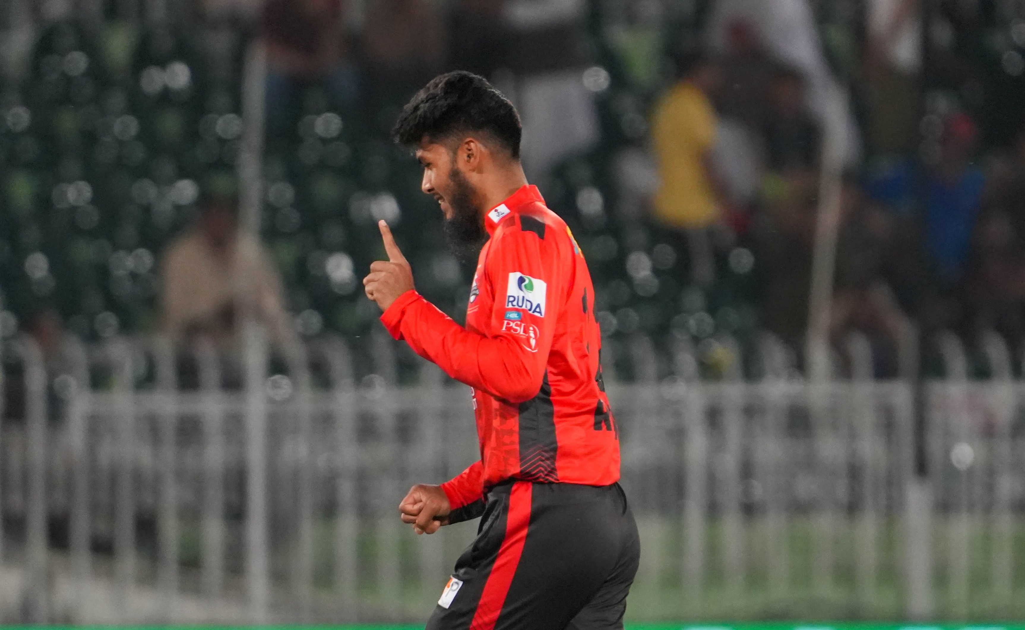 বিপিএলের সময় বিগ ব্যাশে খেলার অনাপত্তিপত্র পেলেন রিশাদ