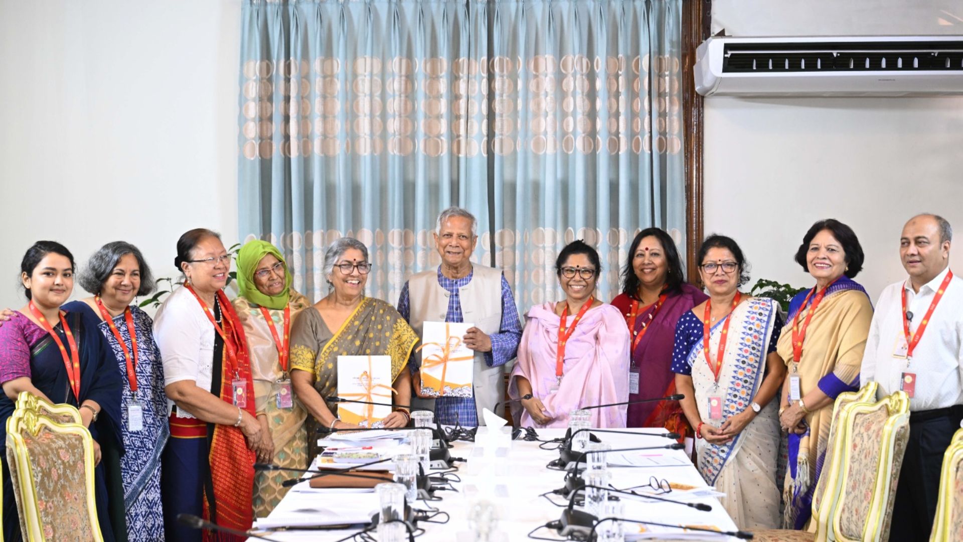 প্রধান উপদেষ্টার কাছে প্রতিবেদন জমা দিয়েছে নারীবিষয়ক সংস্কার কমিশন