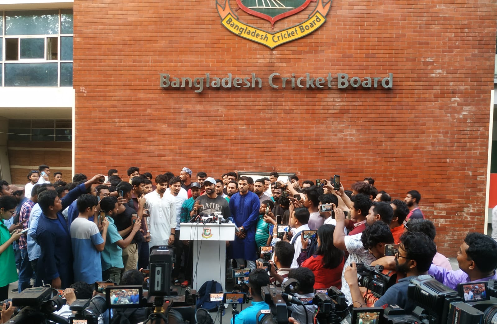 হৃদয়ের আবার নিষিদ্ধ হওয়াকে ‘হাস্যকর’ বললেন তামিম