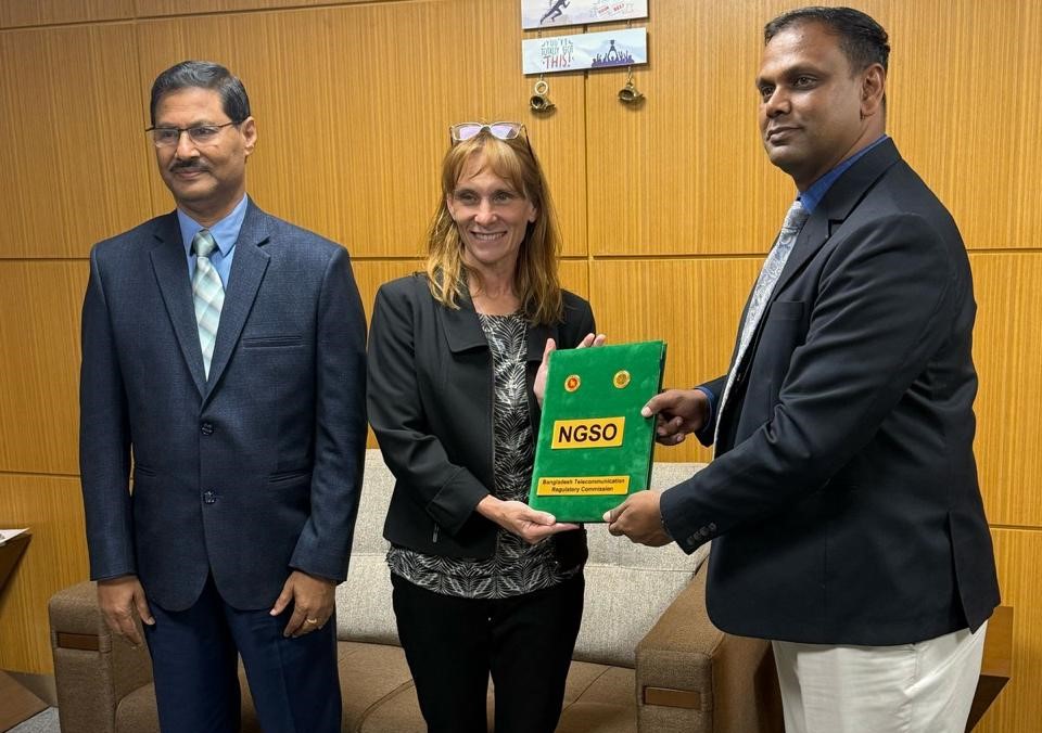 স্টারলিংককে লাইসেন্স হস্তান্তর করল বিটিআরসি