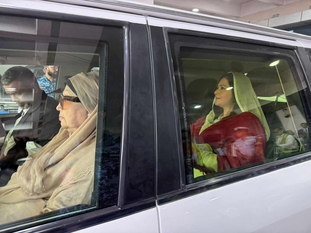 ঢাকায় খালেদা জিয়া, ১৭ বছর পর দেশের মাটিতে জোবাইদা রহমান