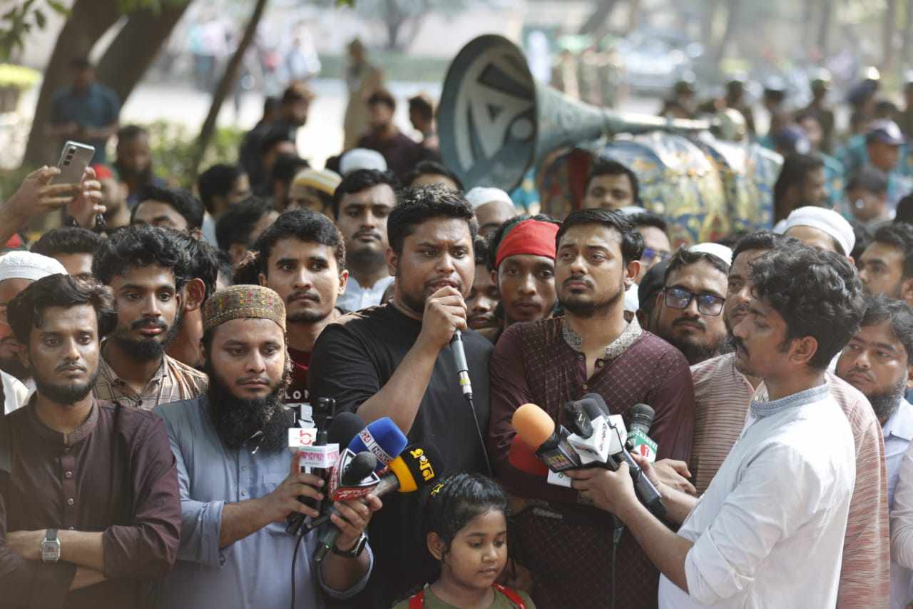 আওয়ামী লীগ নিষিদ্ধের দাবিতে বাদ জুমা সমাবেশের ডাক হাসনাতের