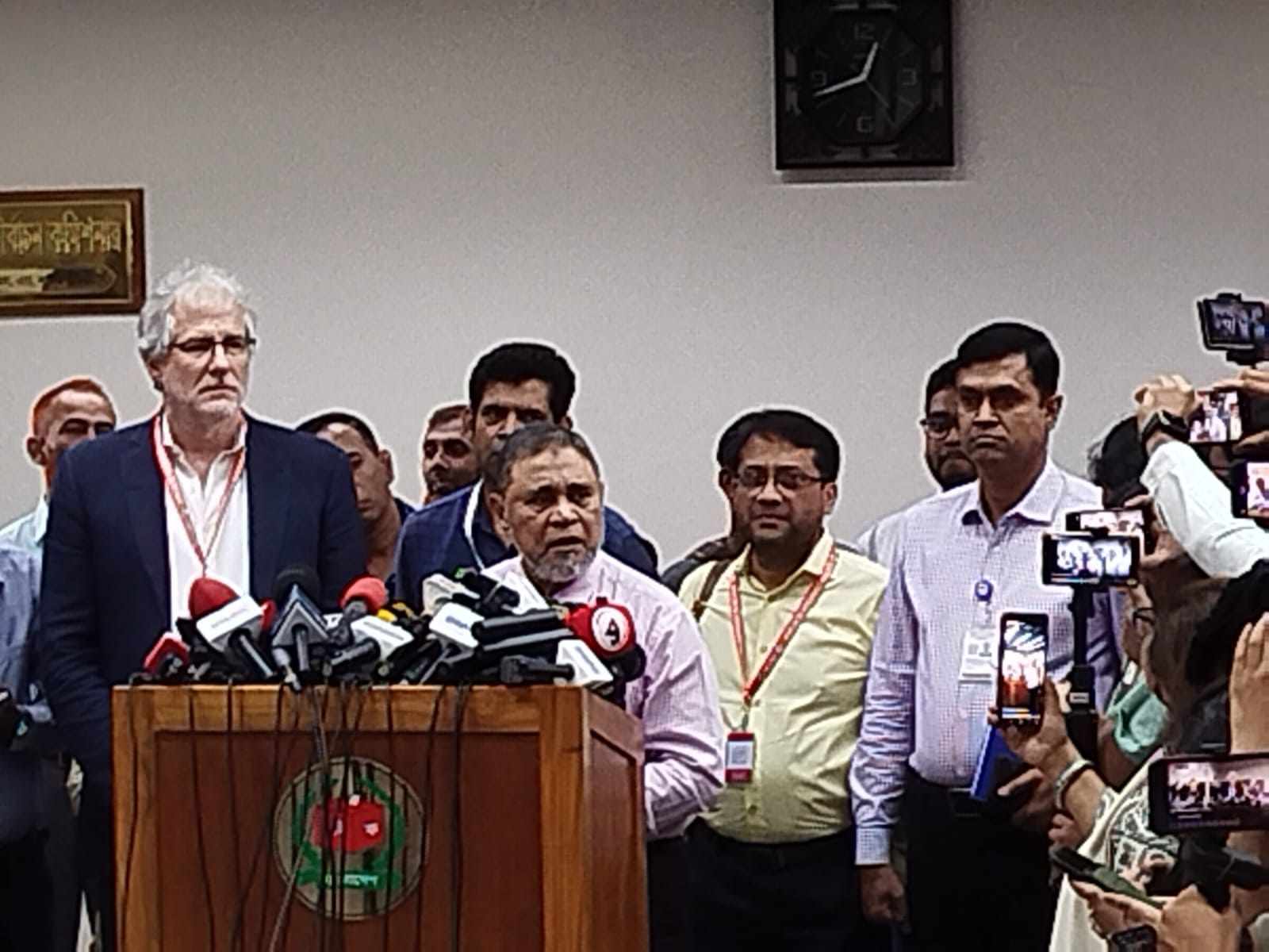 আ. লীগের কার্যক্রম নিষিদ্ধে ‘অফিসিয়াল নথি হাতে আসার পর সিদ্ধান্ত’: সিইসি