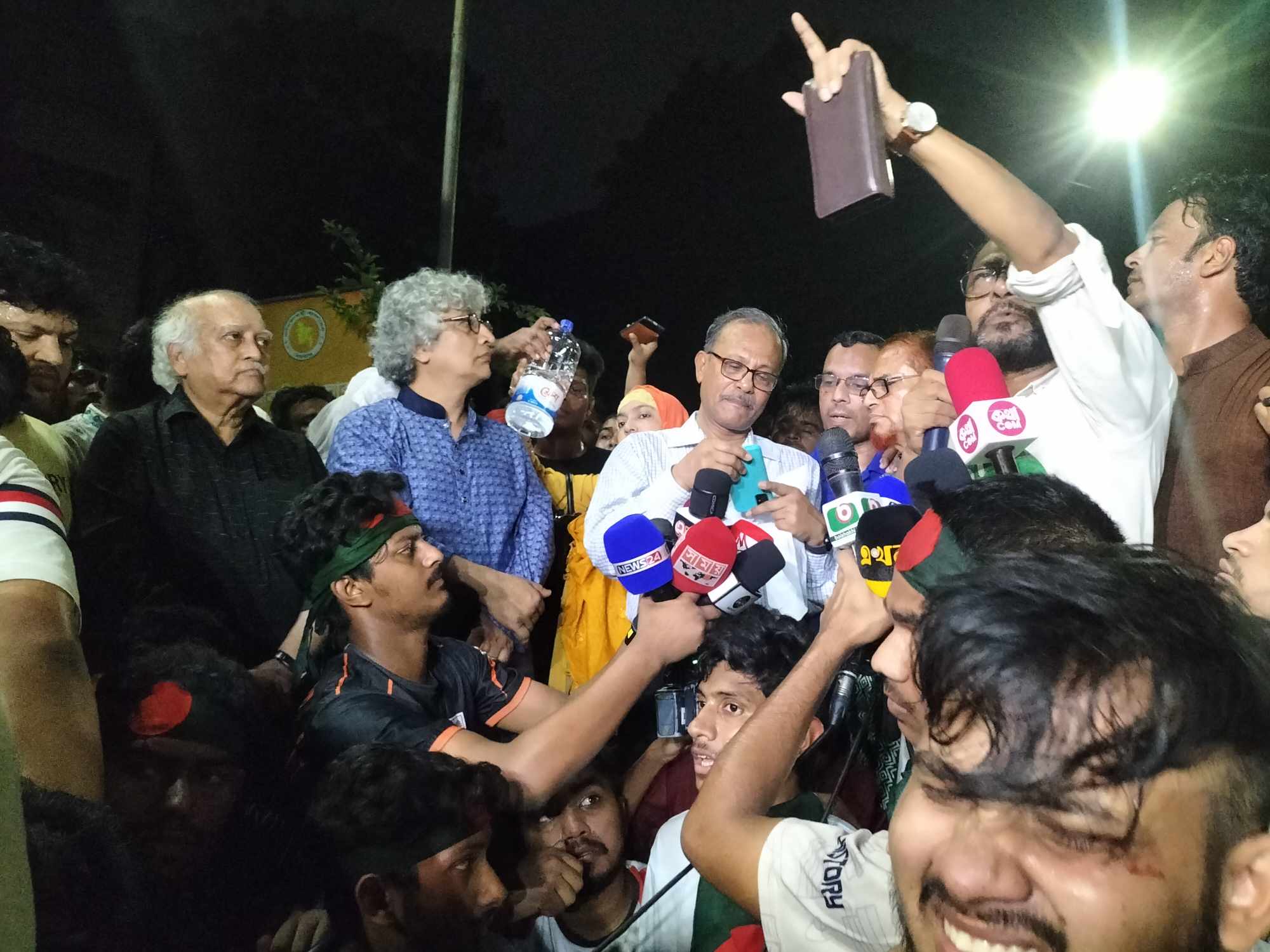 দাবি মানার আশ্বাসে জবি শিক্ষার্থীদের আন্দোলন প্রত্যাহার