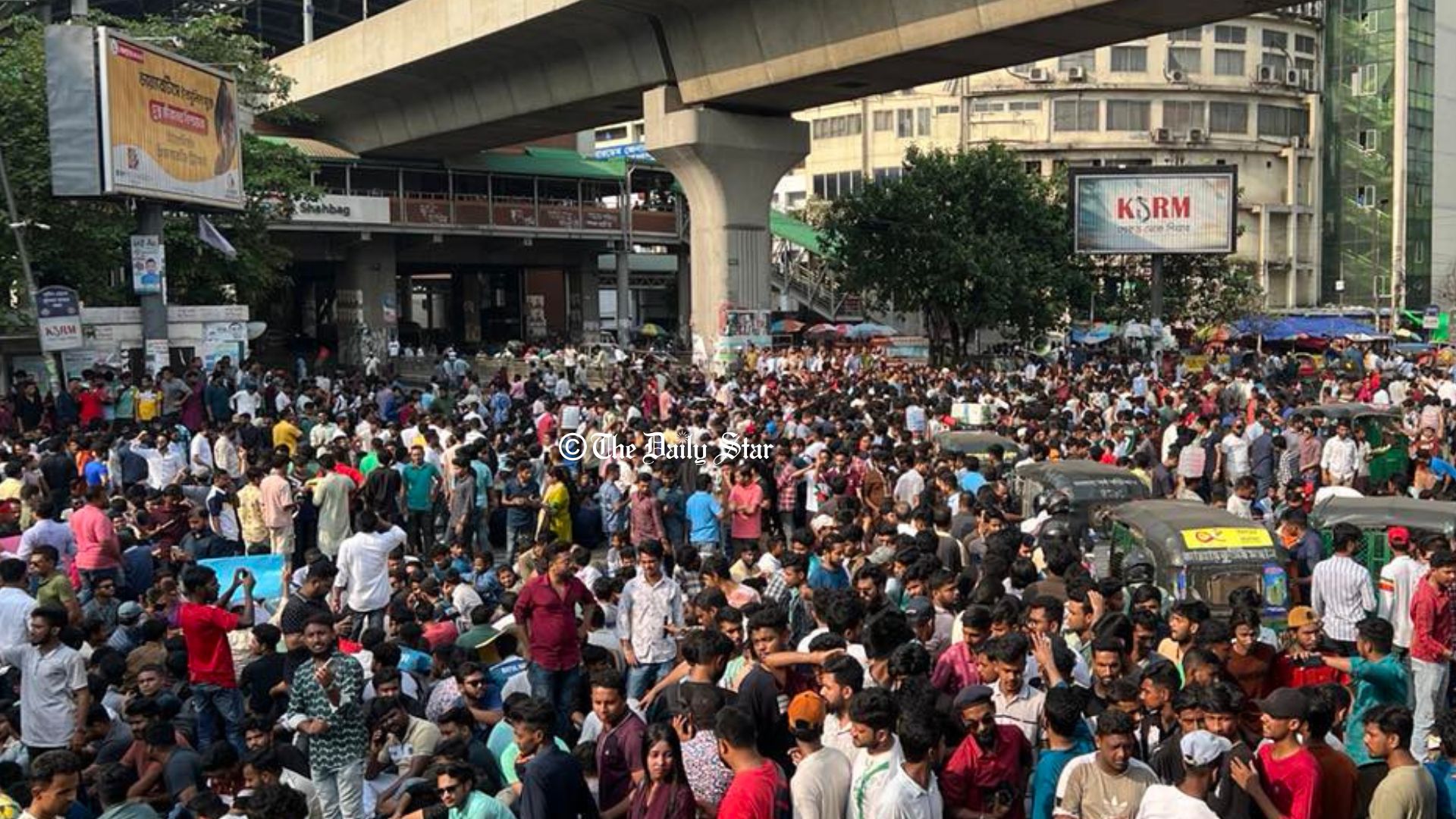 সাম্য হত্যার দ্রুত বিচার দাবিতে ছাত্রদলের শাহবাগ মোড় অবরোধ