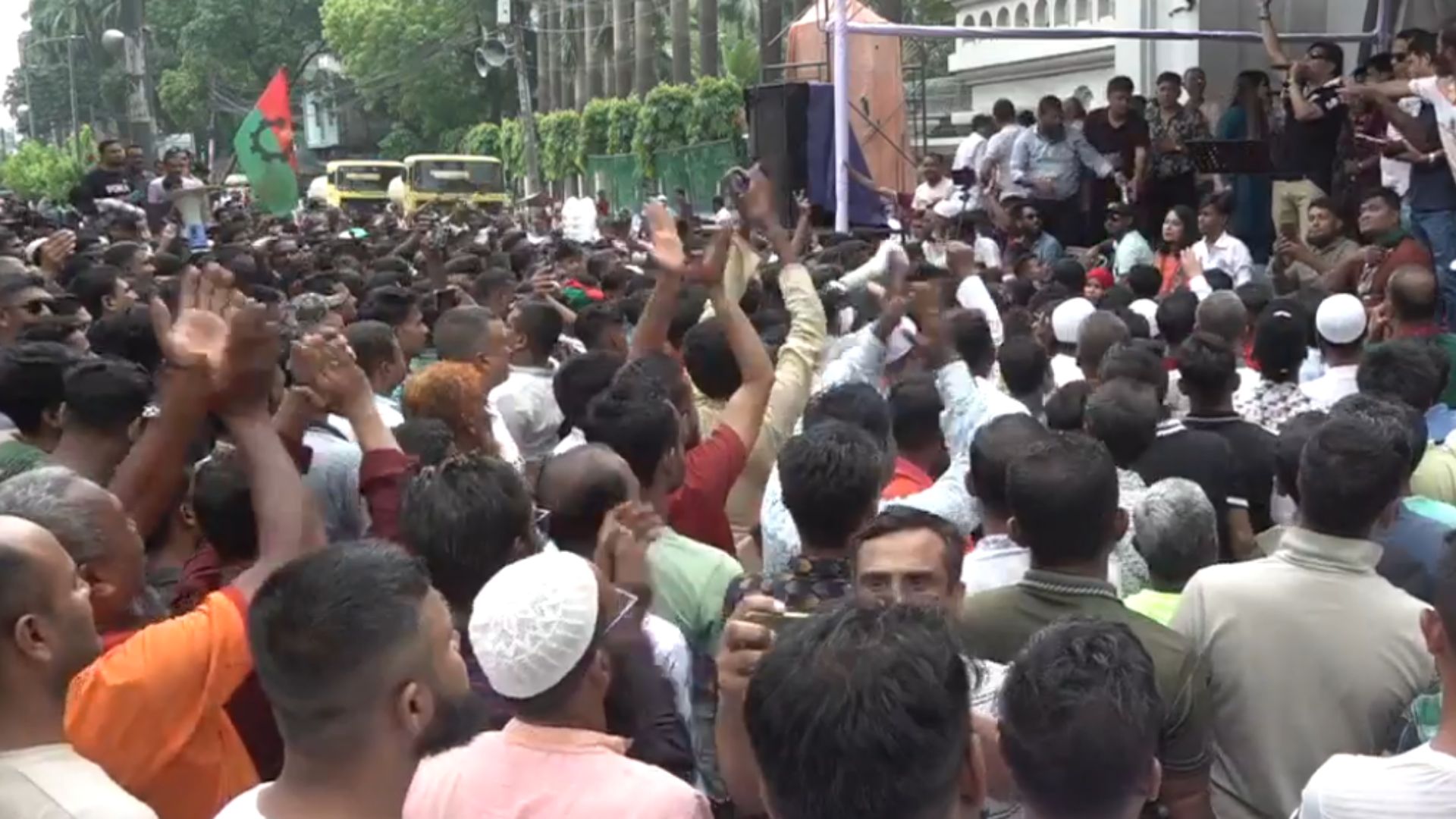 কাল সকাল ১০টা পর্যন্ত আল্টিমেটাম, ঢাকা অচলের হুঁশিয়ারি ইশরাক সমর্থকদের