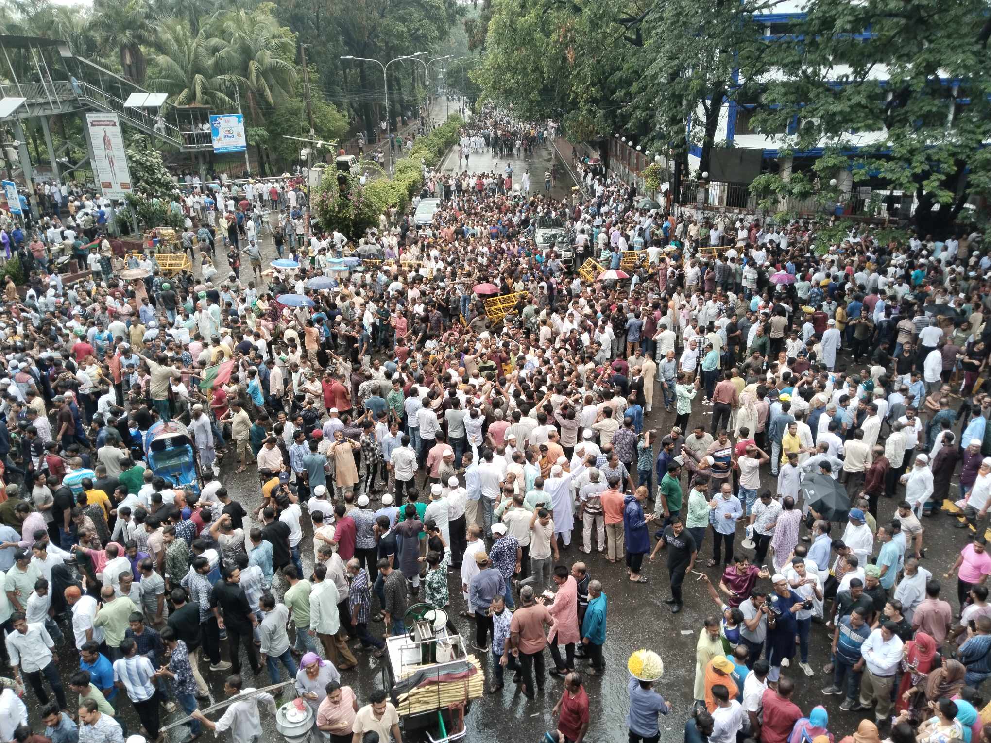 হাইকোর্টের রায়ের পর ইশরাক সমর্থকদের উল্লাস, মিছিল