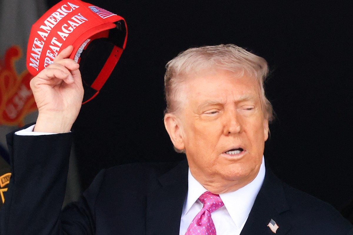 হার্ভার্ডে বিদেশি শিক্ষার্থী ভর্তি বন্ধের পক্ষে সাফাই গাইলেন ট্রাম্প