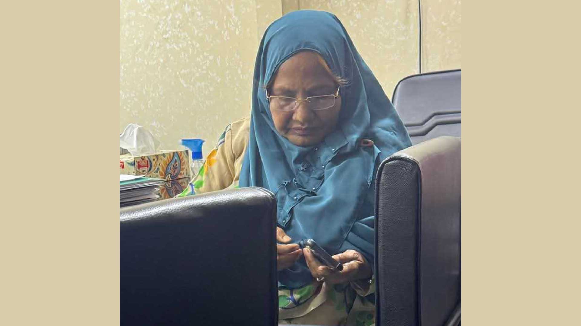 জবির অবসরপ্রাপ্ত অধ্যাপক আনোয়ারা বেগম হত্যাচেষ্টা মামলায় গ্রেপ্তার