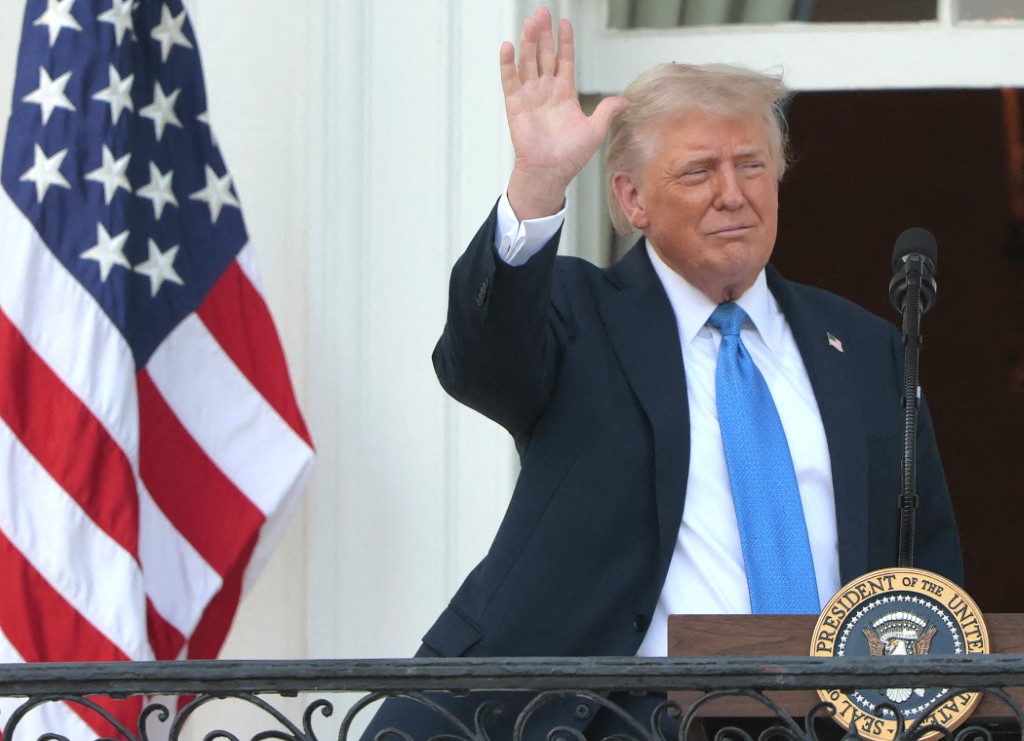 শান্তিতে নোবেলের জন্য ট্রাম্পের নাম প্রস্তাব করবে পাকিস্তান