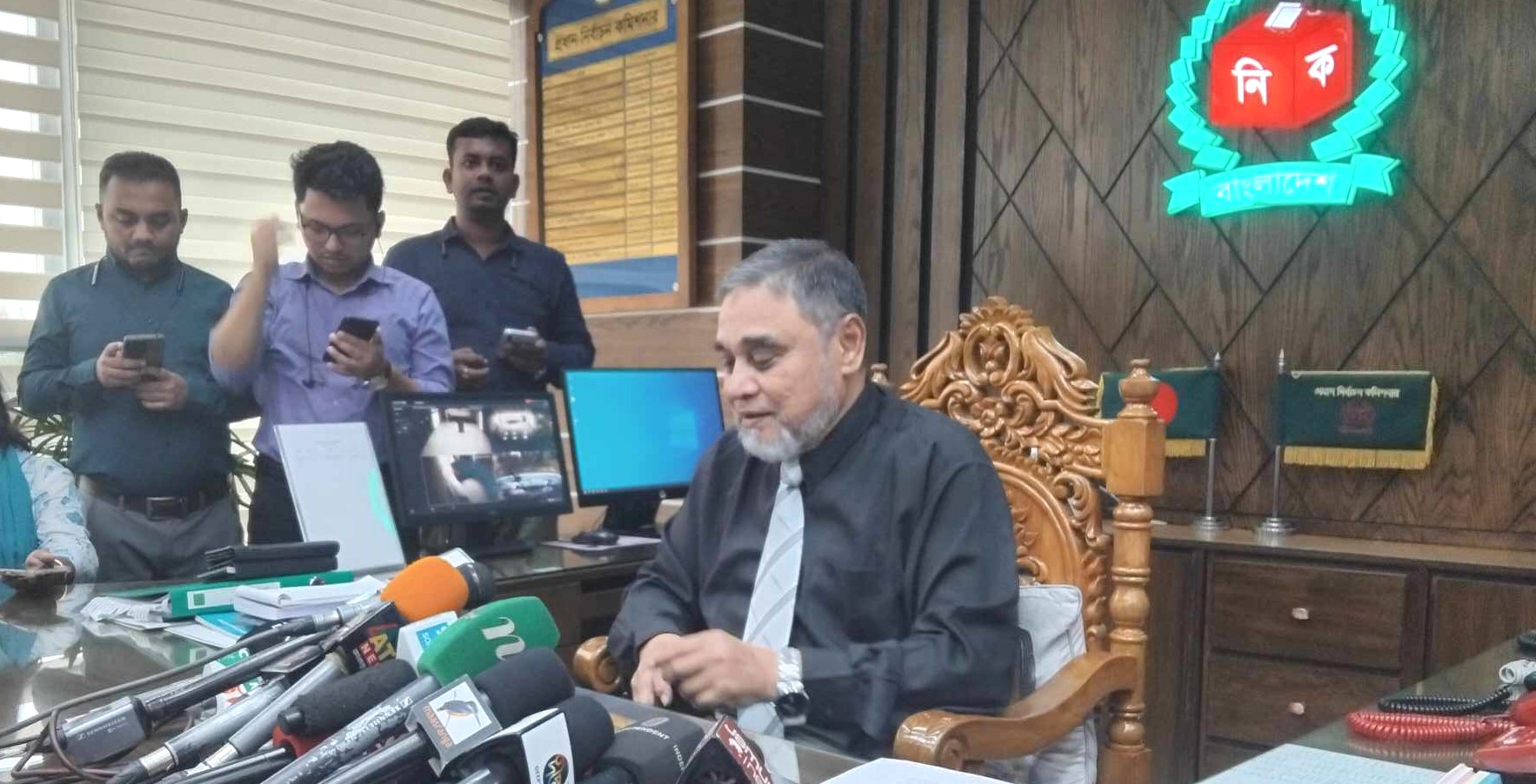 ফেব্রুয়ারিতে নির্বাচন নিয়ে সরকারের সঙ্গে এখনো আলোচনা হয়নি: সিইসি