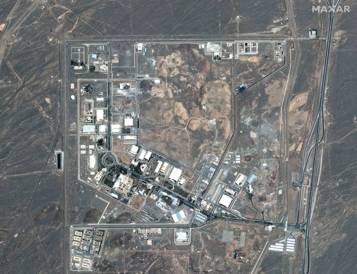 ইরানের পরমাণু স্থাপনায় ইসরায়েলি হামলা, তেজস্ক্রিয় বিকিরণ কি আসন্ন?