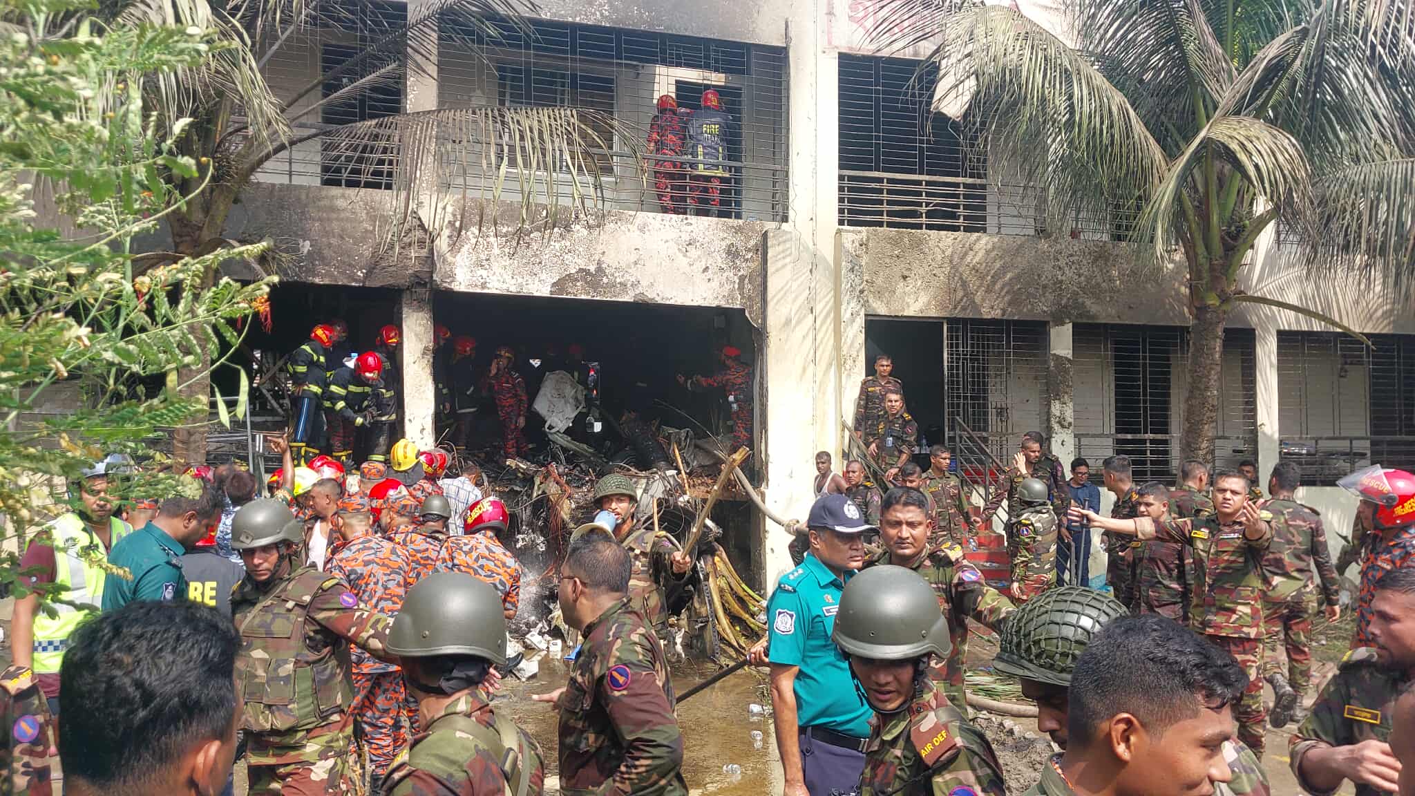 ‘চোখের সামনেই আছড়ে পড়ল বিমানটি’