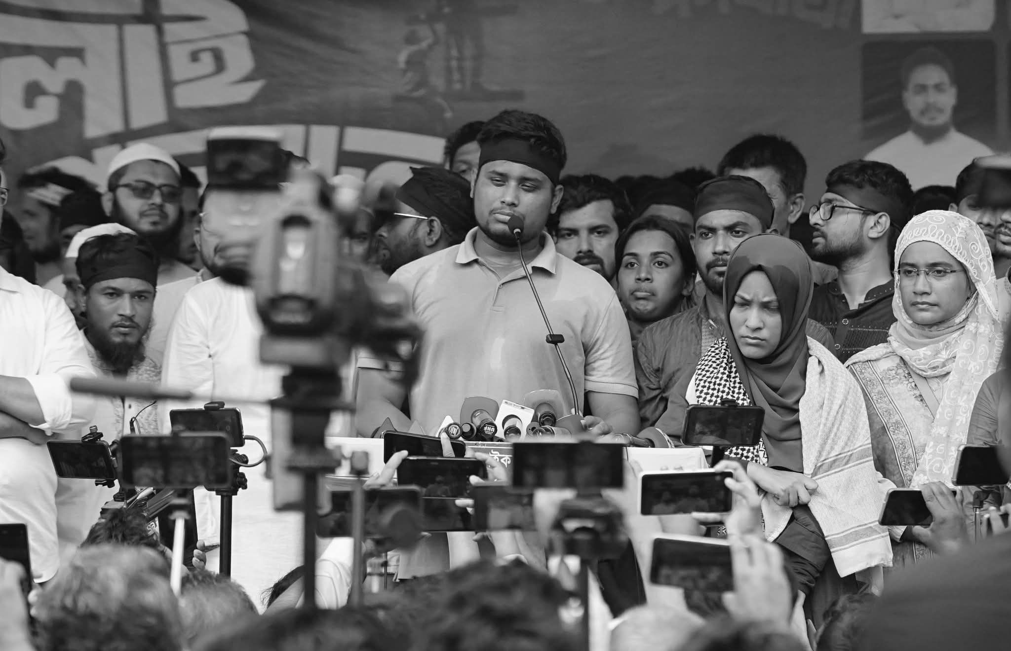 ড. ইউনূসের স্বজনপ্রীতির সবচেয়ে বড় উদাহরণ স্বাস্থ্য উপদেষ্টা: হাসনাত আবদুল্লাহ