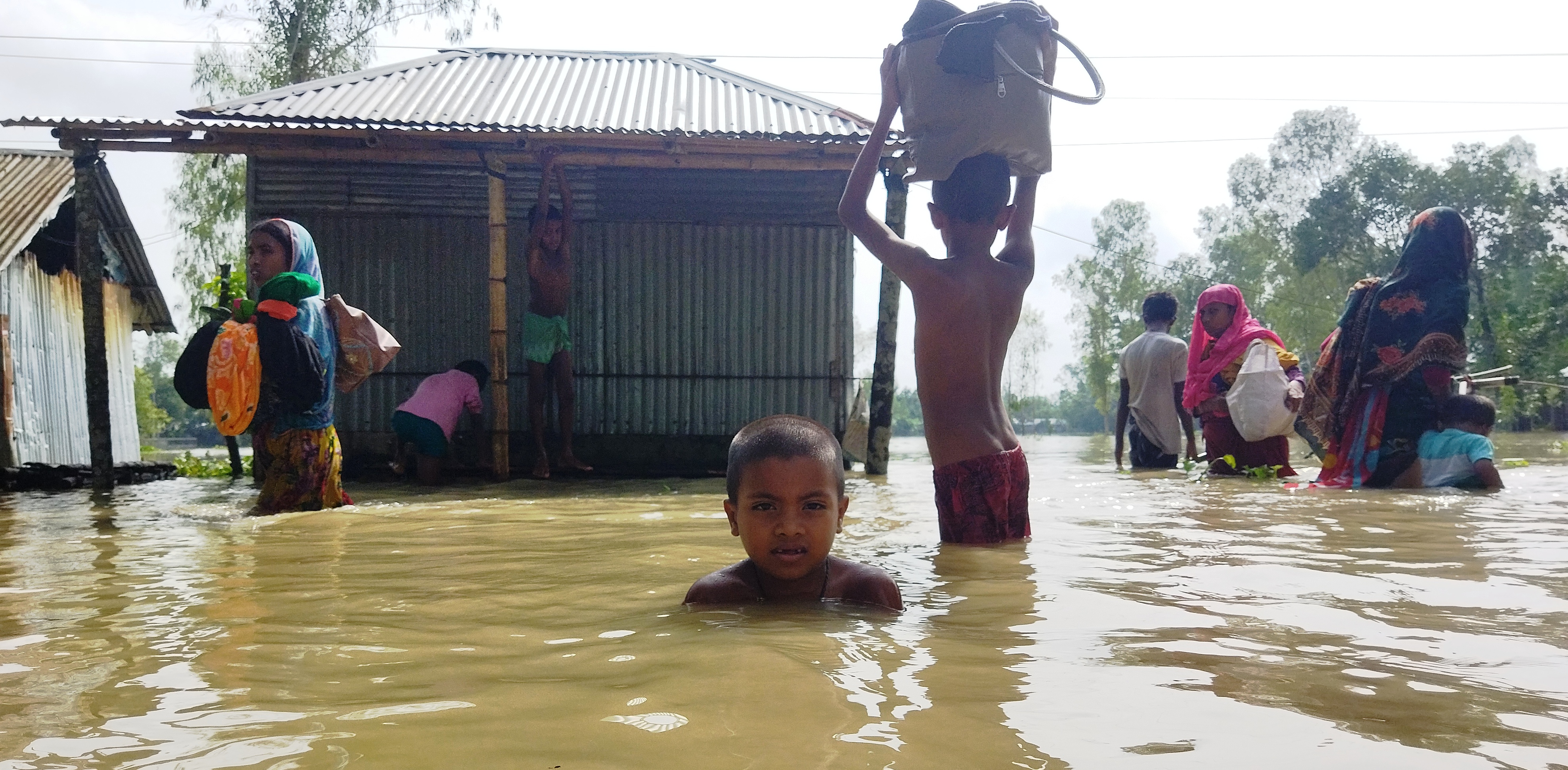 দু কূল ছাপিয়ে বইছে তিস্তা-দুধকুমার, লক্ষাধিক মানুষ পানিবন্দি