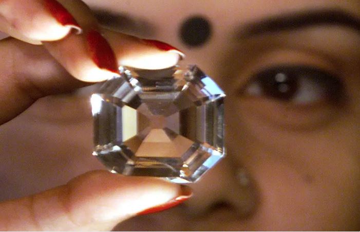 ট্রাম্প-শুল্কে উজ্জ্বলতা হারাচ্ছে ভারতীয় হীরা