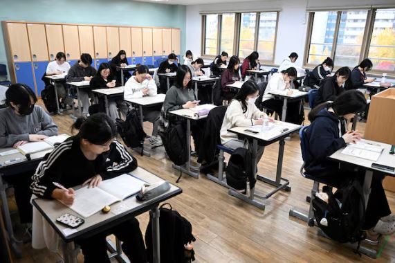 শ্রেণিকক্ষে মোবাইল ফোন ব্যবহার নিষিদ্ধ করবে দক্ষিণ কোরিয়া