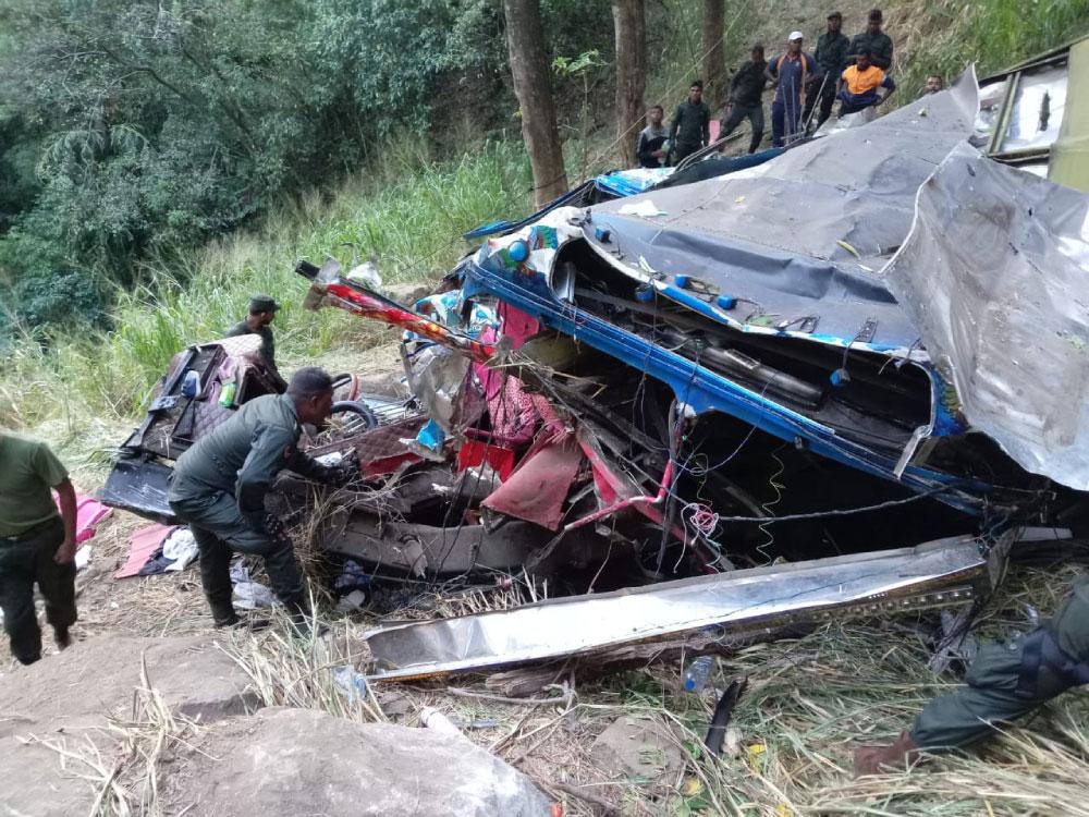 শ্রীলঙ্কায় বাস দুর্ঘটনায় নিহত ১৫