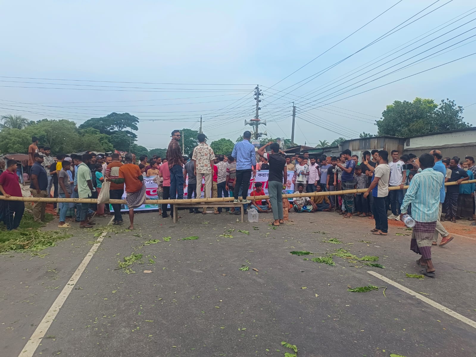 ভাঙ্গায় আসন সীমানা পুনর্নির্ধারণের প্রতিবাদে মহাসড়ক অবরোধ 