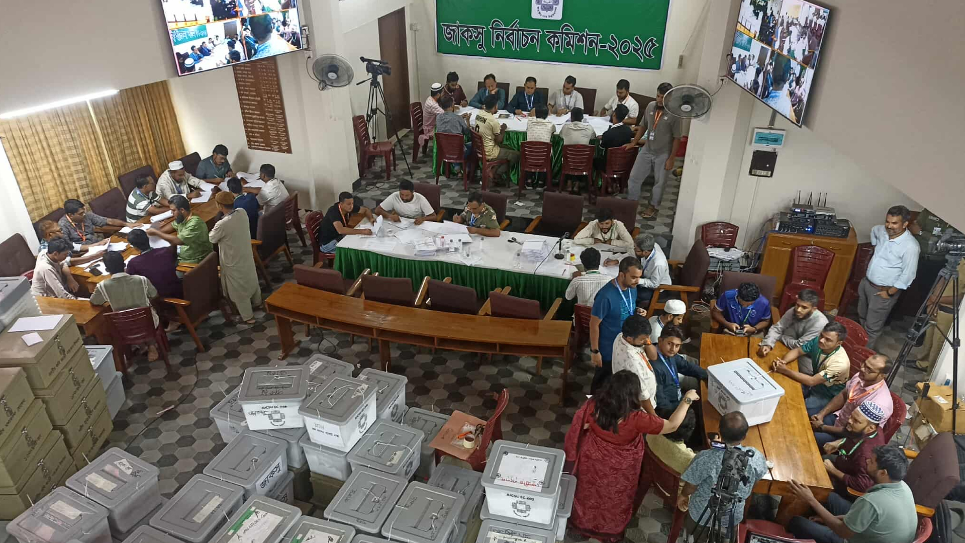 ১৮ হলের ভোট গণনা শেষ, এখনো বাকি ৩