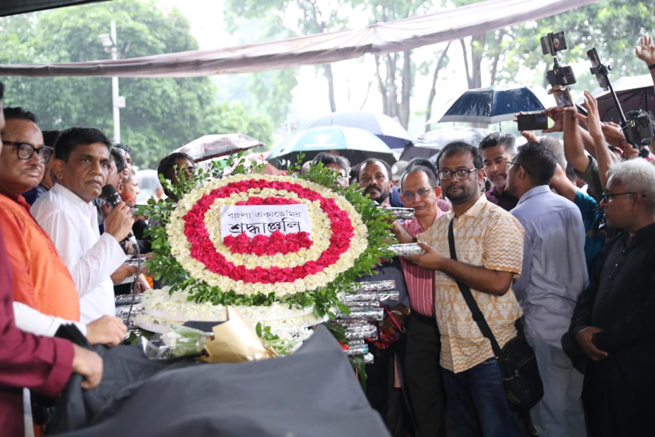 শহীদ মিনারে শেষ শ্রদ্ধায় সিক্ত ফরিদা পারভীন, শায়িত হবেন কুষ্টিয়ায়