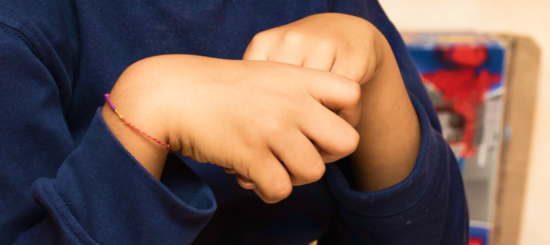 হাত নিজের নিয়ন্ত্রণে না থাকা সিনড্রোমের চিকিৎসা কী