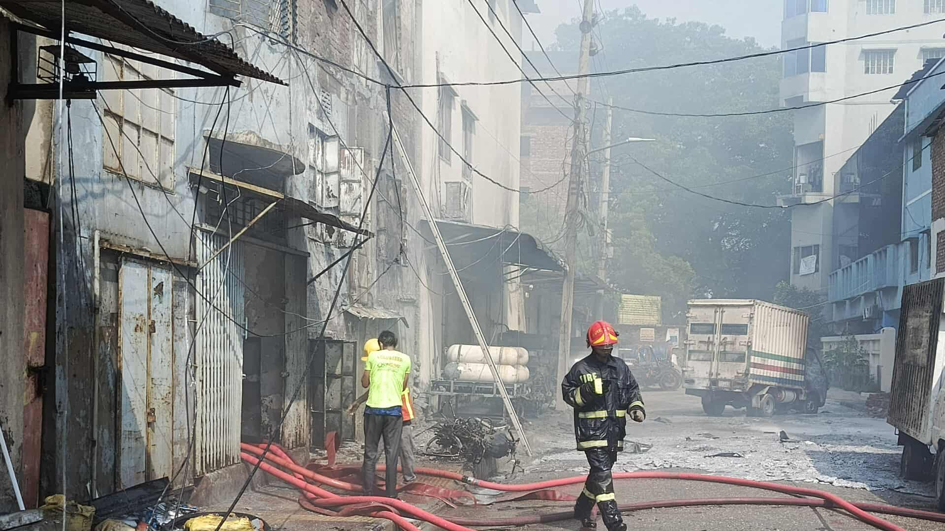 রূপনগরে গার্মেন্টস-কেমিক্যাল গোডাউনে আগুনে নিহত ৯
