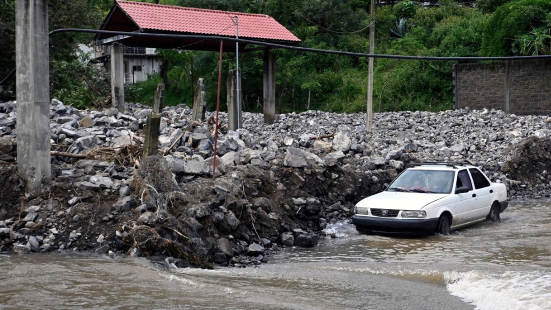 মেক্সিকোতে বন্যায় প্রাণ গেল ৬৪ জনের, নিখোঁজ ৬৫