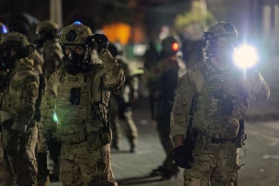 শাটডাউন: আইনপ্রয়োগকারী সংস্থার কর্মীদের বেতনের বিকল্প উৎস খুঁজছে ট্রাম্প প্রশাসন