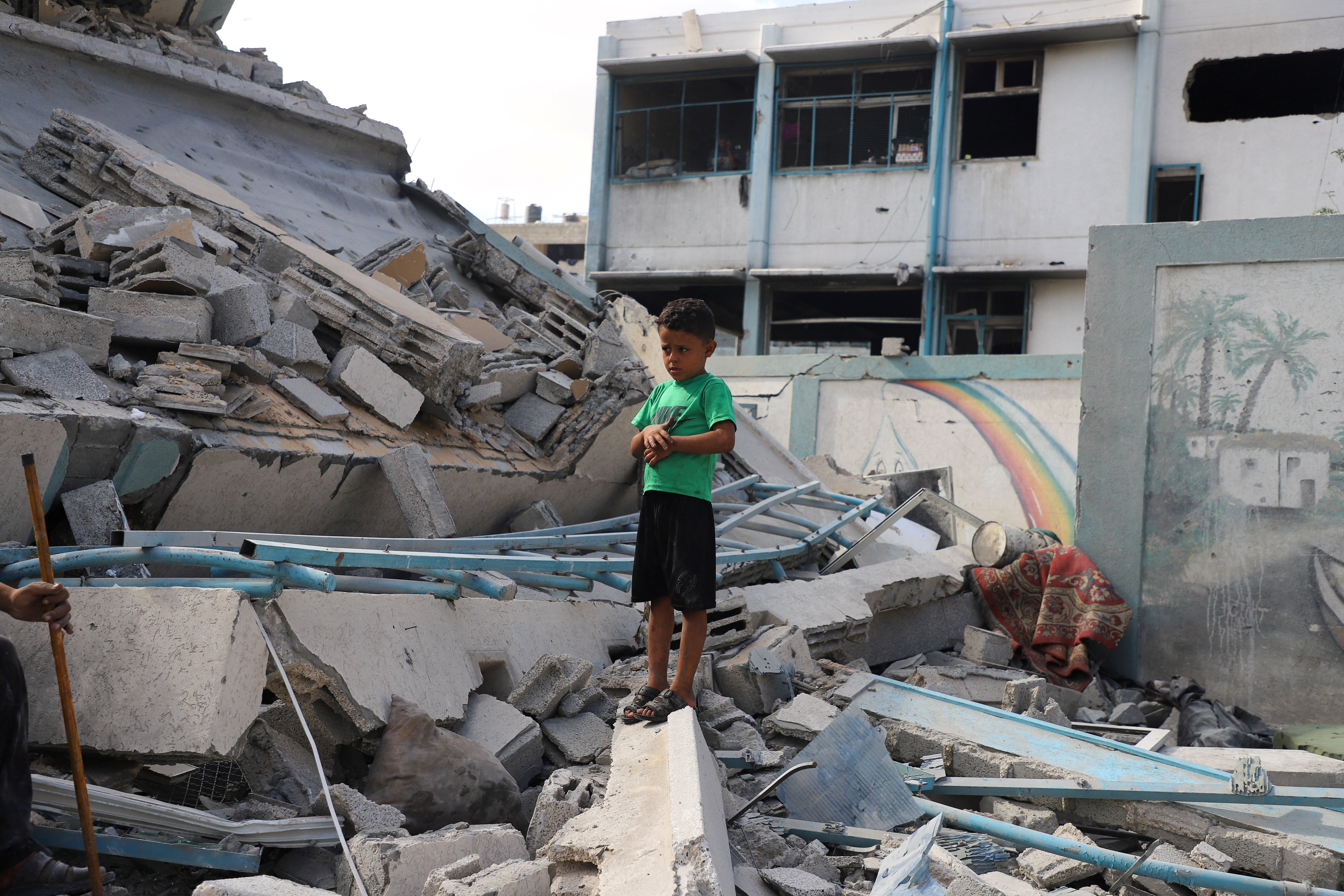 ২ বছর পর গাজার ৩ লাখ শিশুর পড়ালেখা শুরু