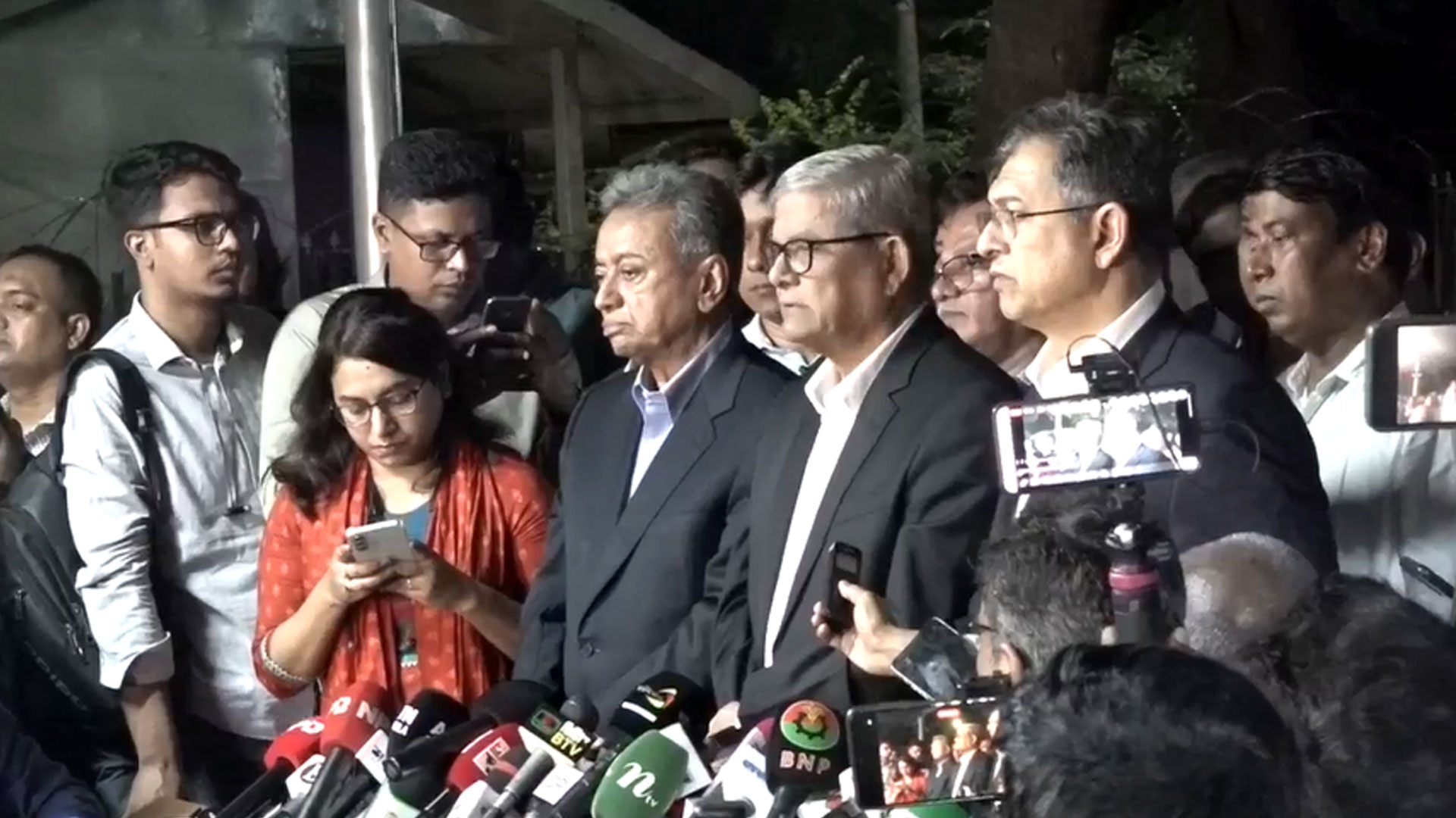 অন্তর্বর্তী সরকারকে তত্ত্বাবধায়কের ভূমিকা নিতে হবে, ‘দলীয়দের’ বাদ দিতে হবে