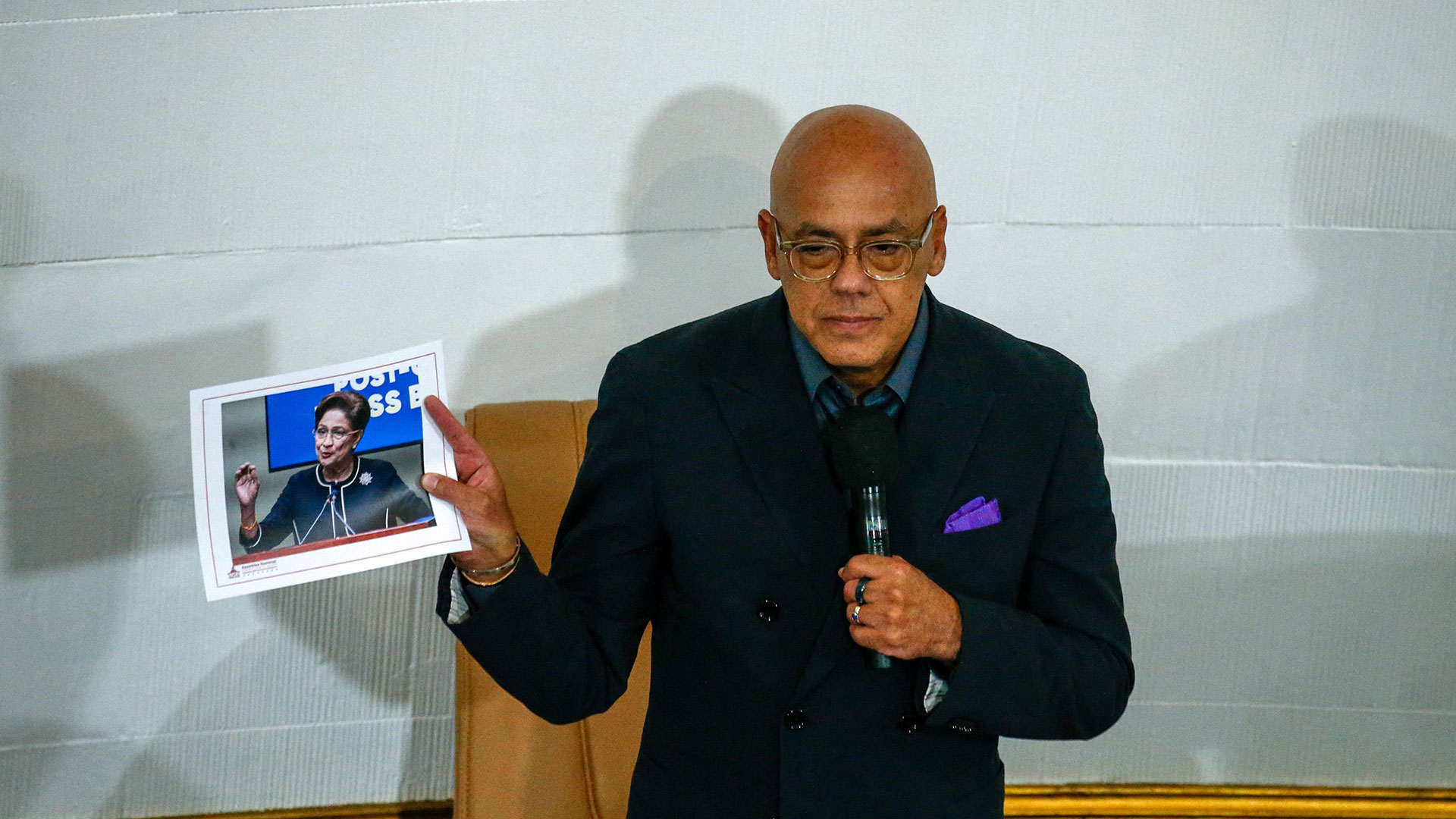 ত্রিনিদাদ ও টোবাগোর প্রধানমন্ত্রীকে অবাঞ্ছিত ঘোষণা করল ভেনেজুয়েলা