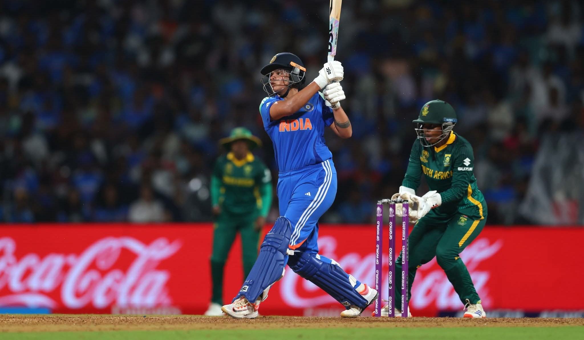 শেফালি-দীপ্তির ফিফটিতে ভারতের ২৯৮ রানের বড় পুঁজি